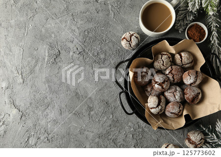 Delicious crinkle cookies in a plate, on a dark background. 125773602