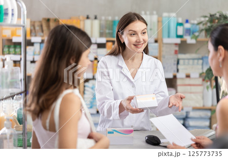Pharmacist gives mother and daughter prescription pills 125773735