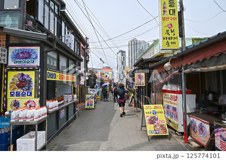 【韓国/江原道】束草市・アバイ村の食堂街 125774101