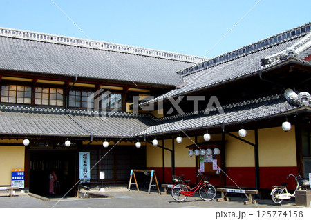 熊本県山鹿市　豊前街道の風情あるレトロな町並み 125774158