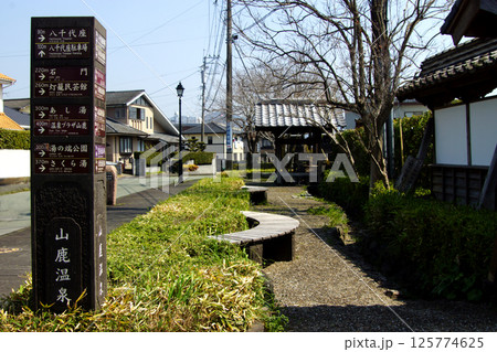 熊本県山鹿市　豊前街道の風情あるレトロな町並み 125774625