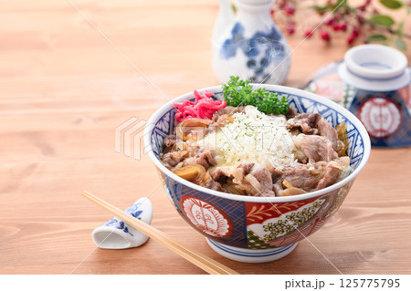 チーズ牛丼 125775795