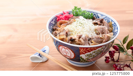 チーズ牛丼 125775800