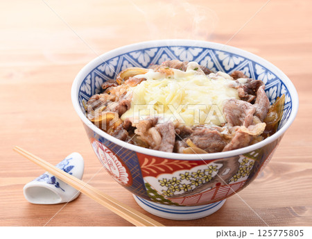 チーズ牛丼 125775805