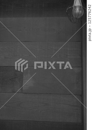 木壁と電灯 木壁と電灯 125776242