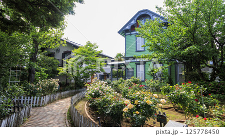 山手西洋館の春 125778450