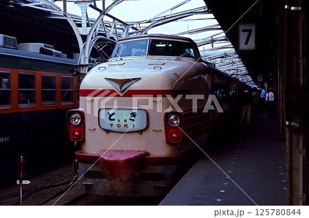 上野の特急電車 125780844