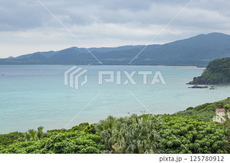 石垣島北東部にある玉取崎展望台から見る平久保半島 125780912