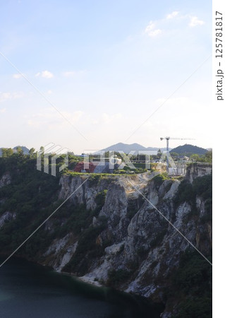 チョンブリ、グランドキャニオンの断崖絶壁と湖（タイ王国）タイ観光庁も紹介する観光地 125781817