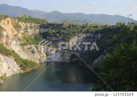 チョンブリ、グランドキャニオンの断崖絶壁と湖（タイ王国）タイ観光庁も紹介する観光地 125781824
