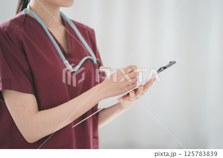 書く医療従事者 125783839