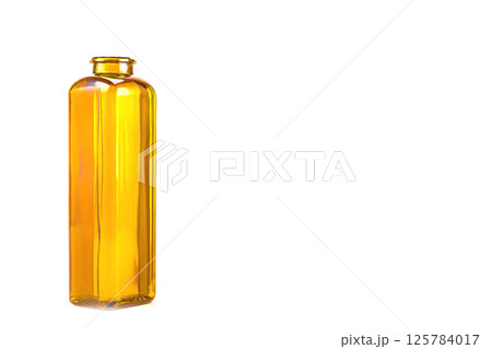 A full bottle of vegetable oil for cooking,salad dressing on white 125784017