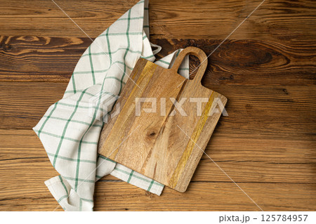 Empty Cutting Board Texture Background, Wooden Chopping Board Mockup with Copy Space for Text 125784957