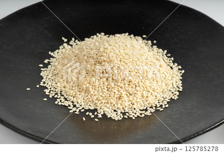 Sesame seeds, white small benne grains, Sesamum indicum fruits 125785278