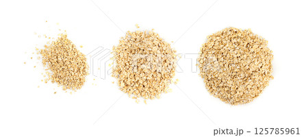 Dry raw oat flakes isolated, rolled flat grains, instant porridge, thin cereals, flattened grains group 125785961