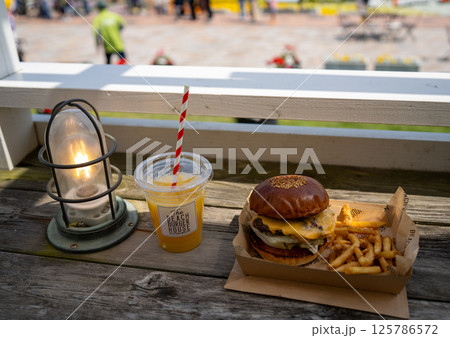 ハンバーガー〜インスタ映え添え〜 ハンバーガー〜インスタ映え添え〜 125786572