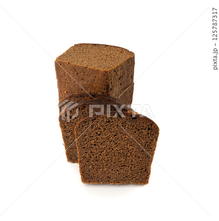 Black rye bread isolated, dark brown sliced loaf, sourdough borodinsky rugbrod square slices Black rye bread isolated, dark brown sliced loaf, sourdough borodinsky rugbrod square slices 125787317