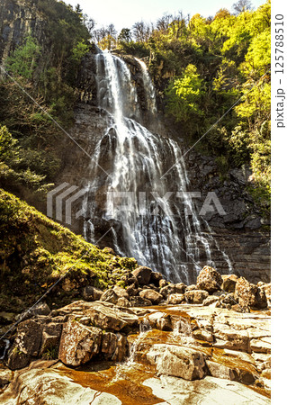 Mencuna Waterfall is a waterfall located in the Arhavi district of Artvin province. 125788510