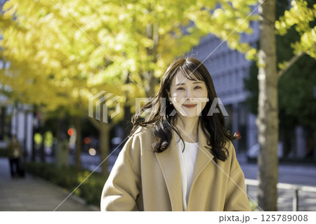 美しい女性のポートレート 美しい女性のポートレート 125789008