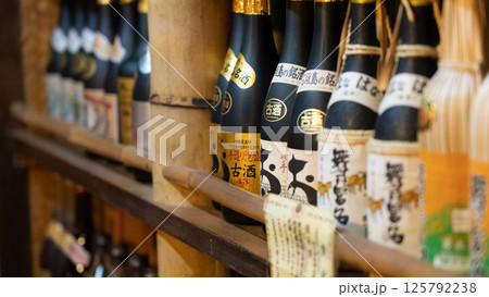 古酒や泡盛の棚 125792238