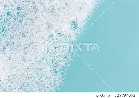 Texture of white foam. Cleansing mousse for the face or bath foam or washing powder. Copy space Texture of white foam. Cleansing mousse for the face or bath foam or washing powder. Copy space 125794072