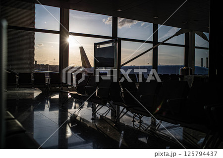 ヒースロー空港の夕景 125794437