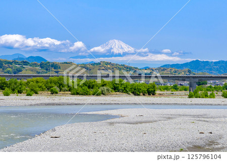 静岡県島田市 蓬莱橋から見た景色(富士山) 静岡県島田市 蓬莱橋から見た景色(富士山) 125796104