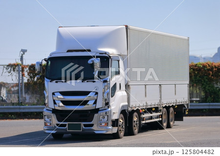 物流トラック 125804482