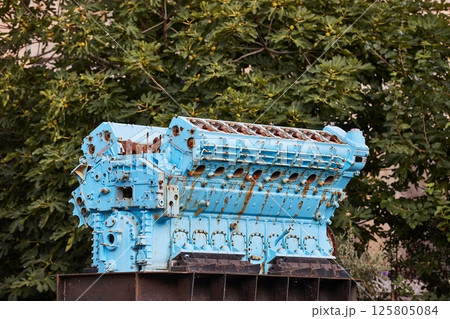 Big rusty V16 diesel ship engine block 125805084