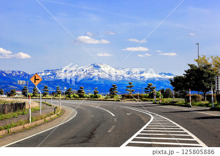 米所庄内　立夏の水田風景 125805886