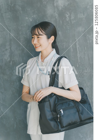 訪問看護師 125806085