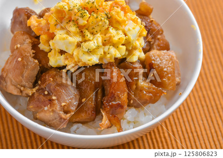 鶏照り焼きのタルタルソース丼 鶏照り焼きのタルタルソース丼 125806823