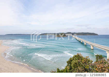 山口県の観光地、角島大橋 125806965