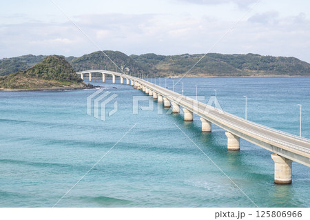 山口県の観光地、角島大橋 125806966