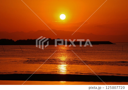 国東半島 真玉海岸の夕陽 恋叶ロード 国東半島 真玉海岸の夕陽 恋叶ロード 125807720