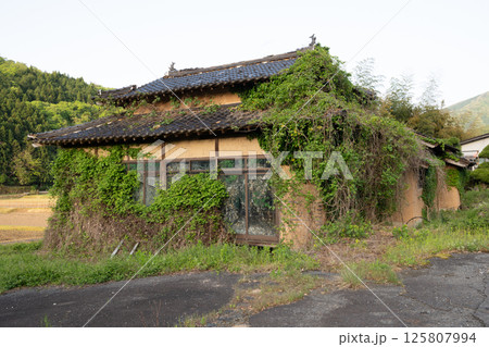 日本の兵庫県養父市の古くてとても美しい建物 125807994