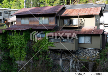 日本の兵庫県養父市の古くてとても美しい建物 125808000
