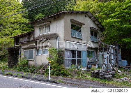 日本の兵庫県養父市の古くてとても美しい建物 125808020