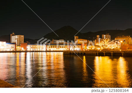 福岡県の観光地、門司港の夜景 門司港レトロ 福岡県の観光地、門司港の夜景 門司港レトロ 125808164