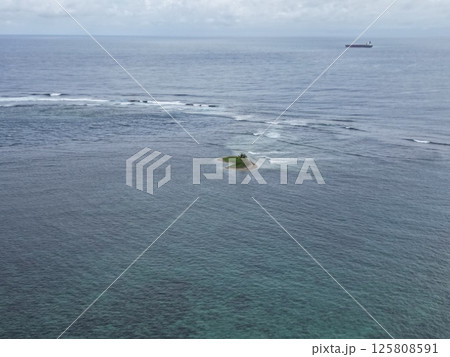 サモアの首都アピアの沖合いの美しい小島の空撮 サモアの首都アピアの沖合いの美しい小島の空撮 125808591