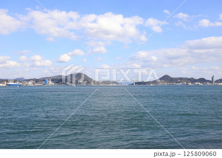 巌流島から見た関門橋 (山口, 福岡) 125809060