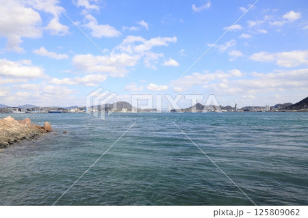 巌流島から見た関門橋 (山口, 福岡) 125809062