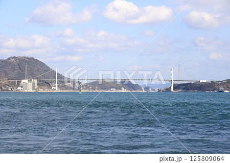 巌流島から見た関門橋 (山口, 福岡) 125809064
