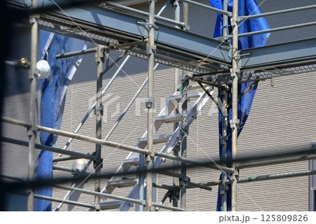 戸建て住宅の外部足場 戸建て住宅の外部足場 125809826