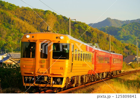 JR四国の観光列車 伊予灘ものがたり・道後編 JR四国の観光列車 伊予灘ものがたり・道後編 125809841