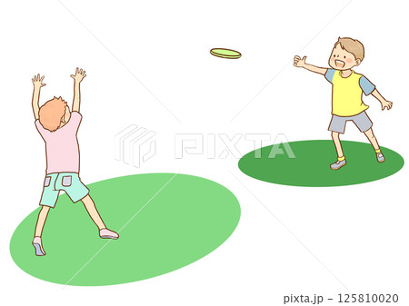 フリスビーで遊ぶ子供たち 125810020