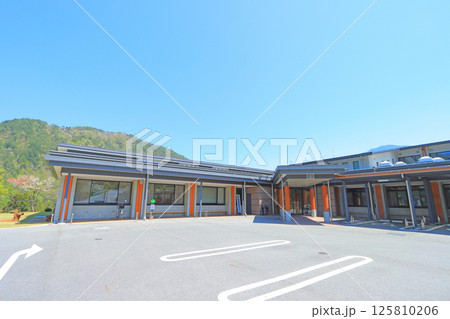 長野県木曽郡大桑村、大桑村役場の風景 125810206