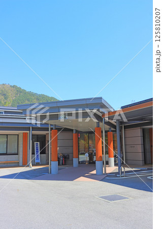 長野県木曽郡大桑村、大桑村役場の風景 125810207