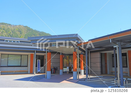 長野県木曽郡大桑村、大桑村役場の風景 125810208
