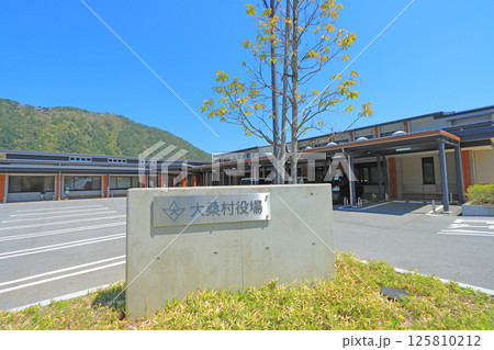 長野県木曽郡大桑村、大桑村役場の風景 長野県木曽郡大桑村、大桑村役場の風景 125810212